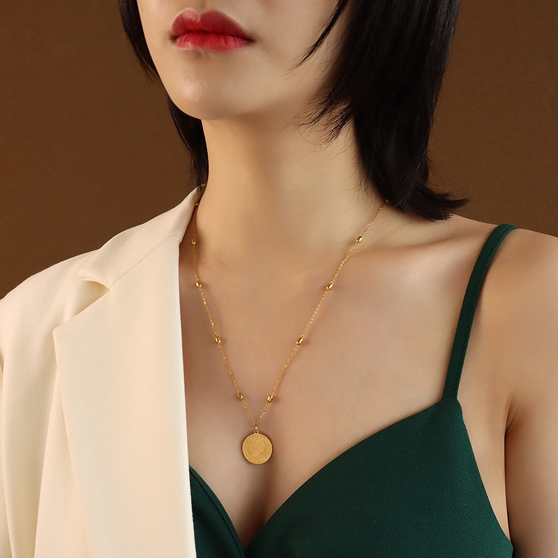 Choker Chain & Queen Plate Three Layer Necklace Set